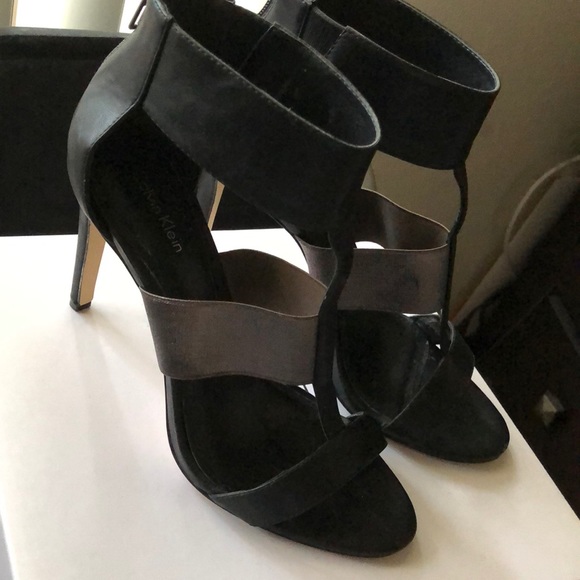 Heels - Picture 2 of 4